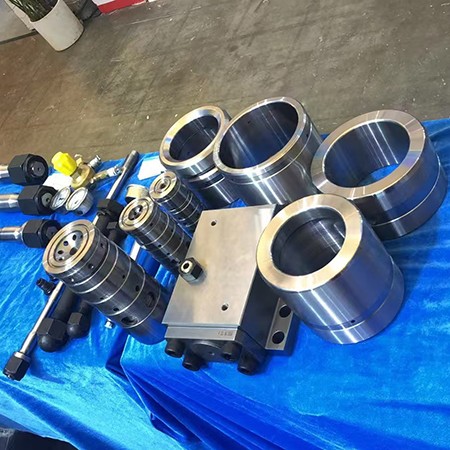 hydraulic breaker accumulator